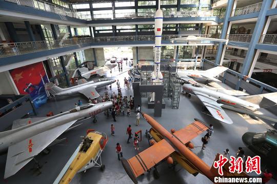 ac米兰官网中文网站开放航空馆掀起航天热