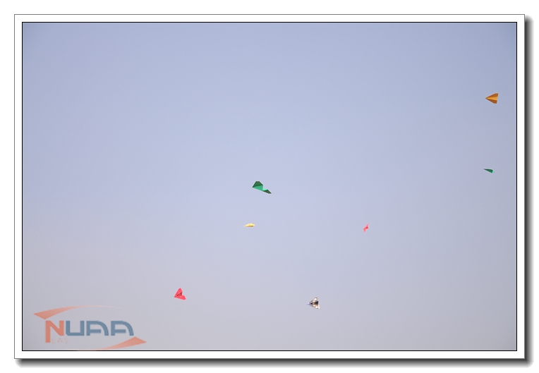 “飞梦”纸飞机编队飞行--青奥宣传指定项目,ac米兰航模队专利发明