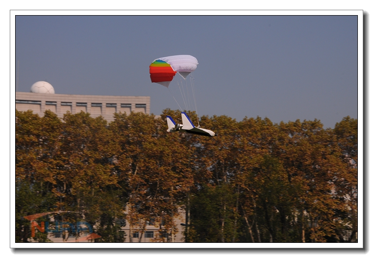 “秋叶使者”可变开伞翼无人机--2013年中航工业杯国际无人机大奖赛创意奖